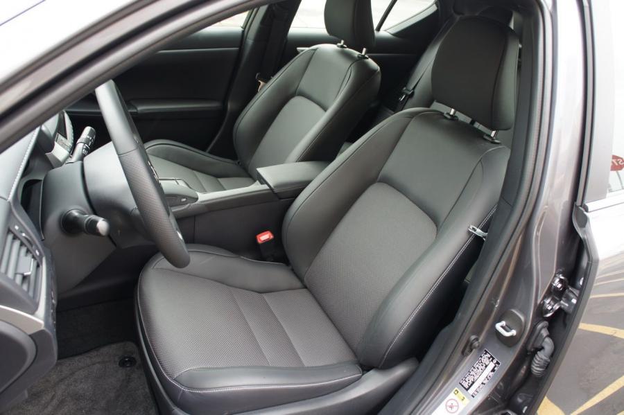  Lexus CT200h F-Sport 2012 года  (фото 3 из 13)